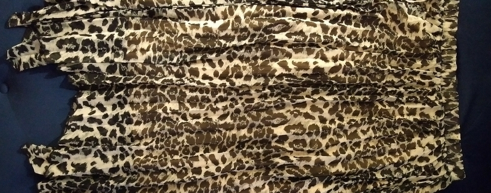 Pleated, Leopard Print Handkerchief-Cut Midi-Skirt - Picture 3 of 16